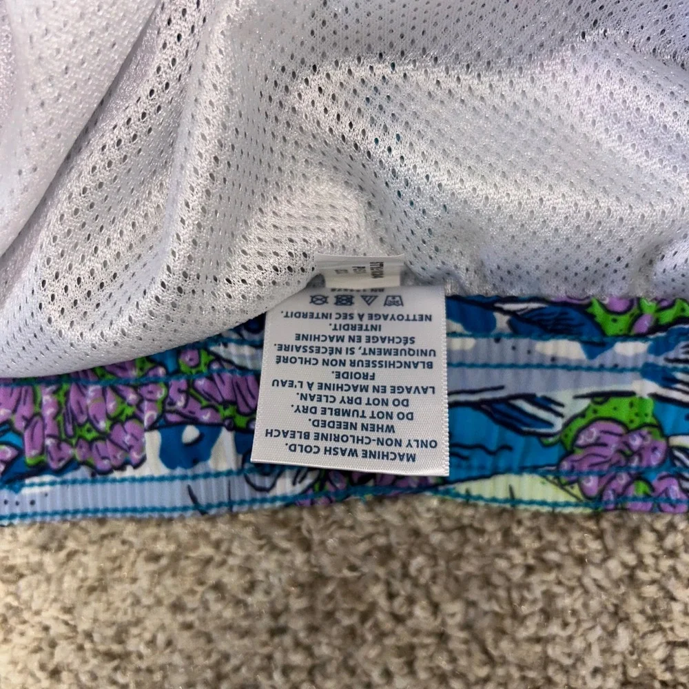 Vineyard Vines Swim Trunks Mesh Lined Men Size Small Fish Coral AOP Beach‎